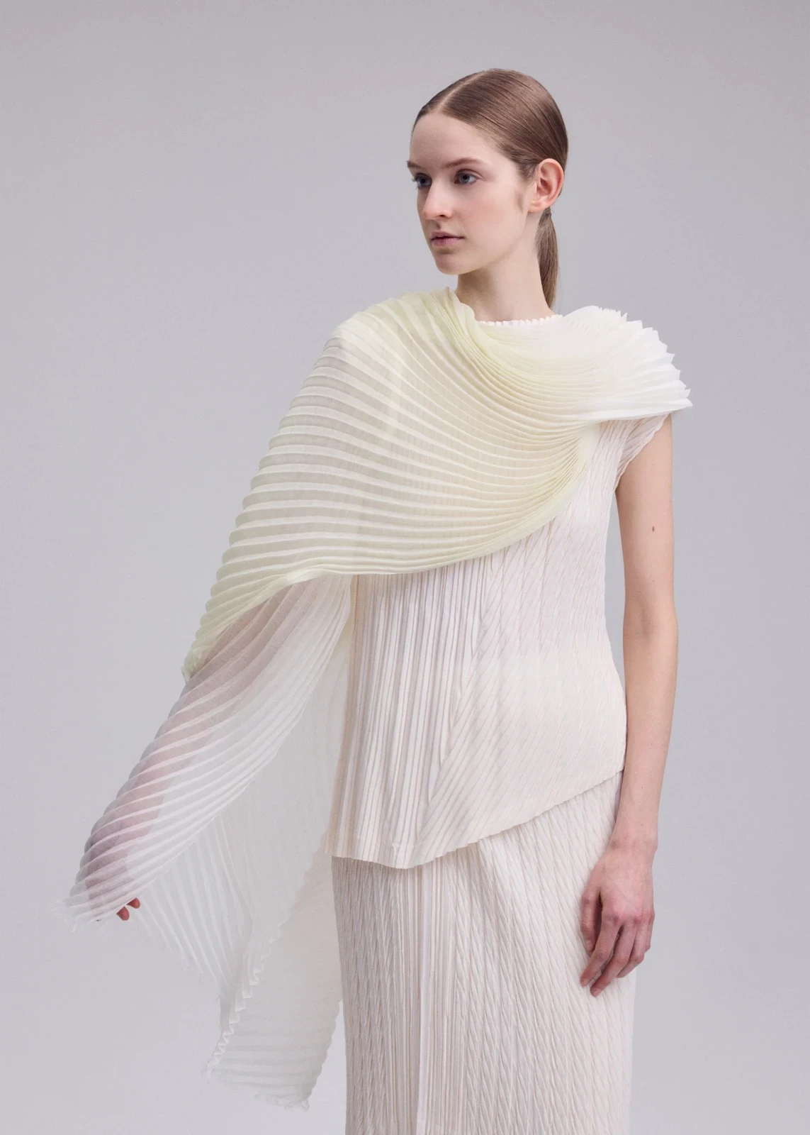 GRADATION RAMIE PLEATS STOLE