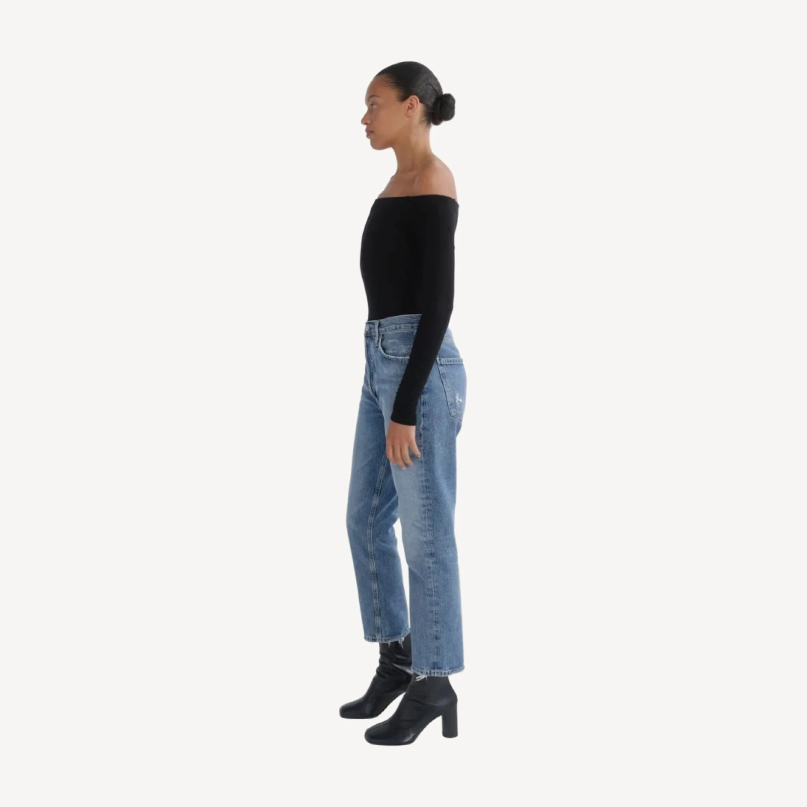 Riley High Rise Straight Crop in Frequency