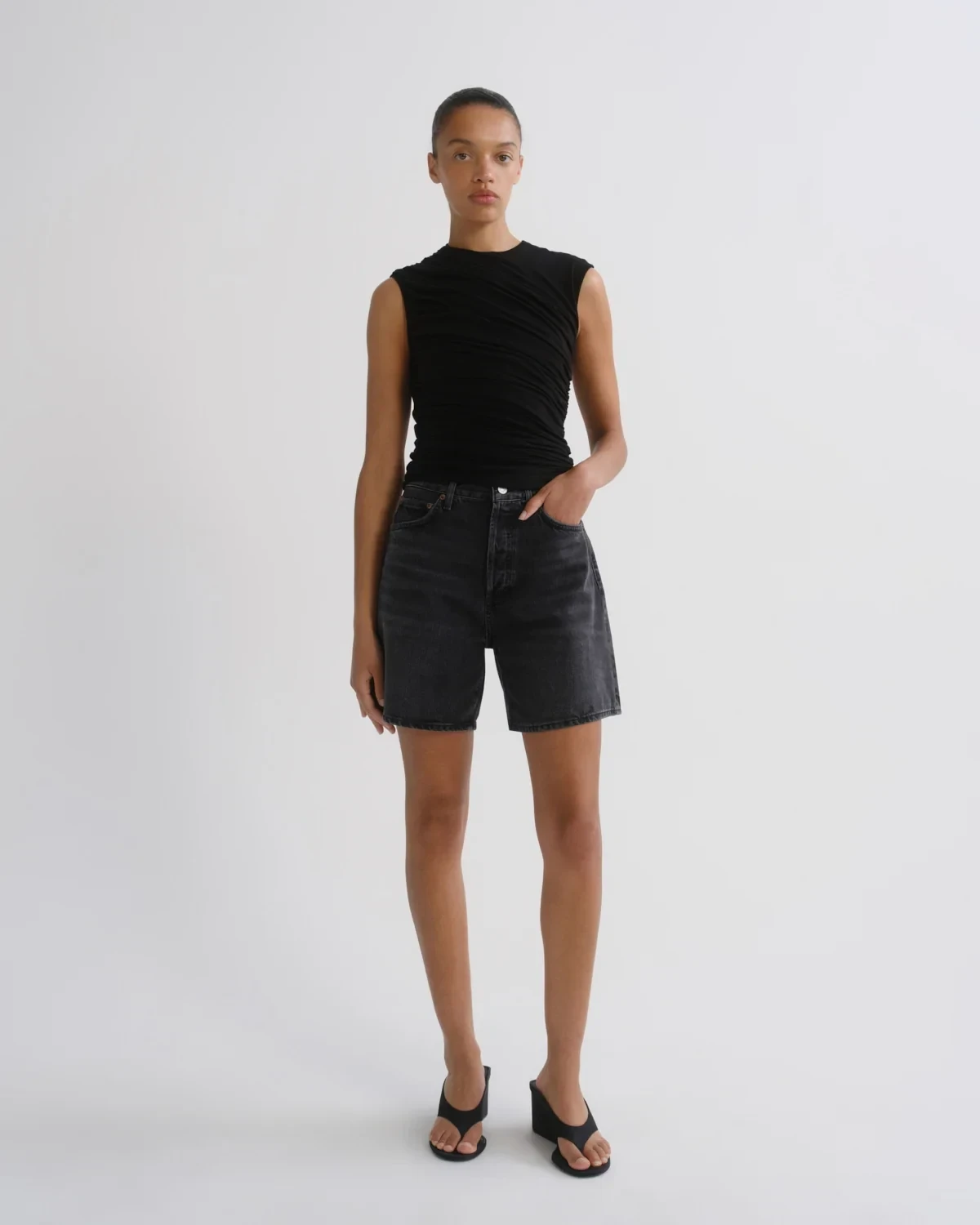 Dame Short (Weightless) in Hitch