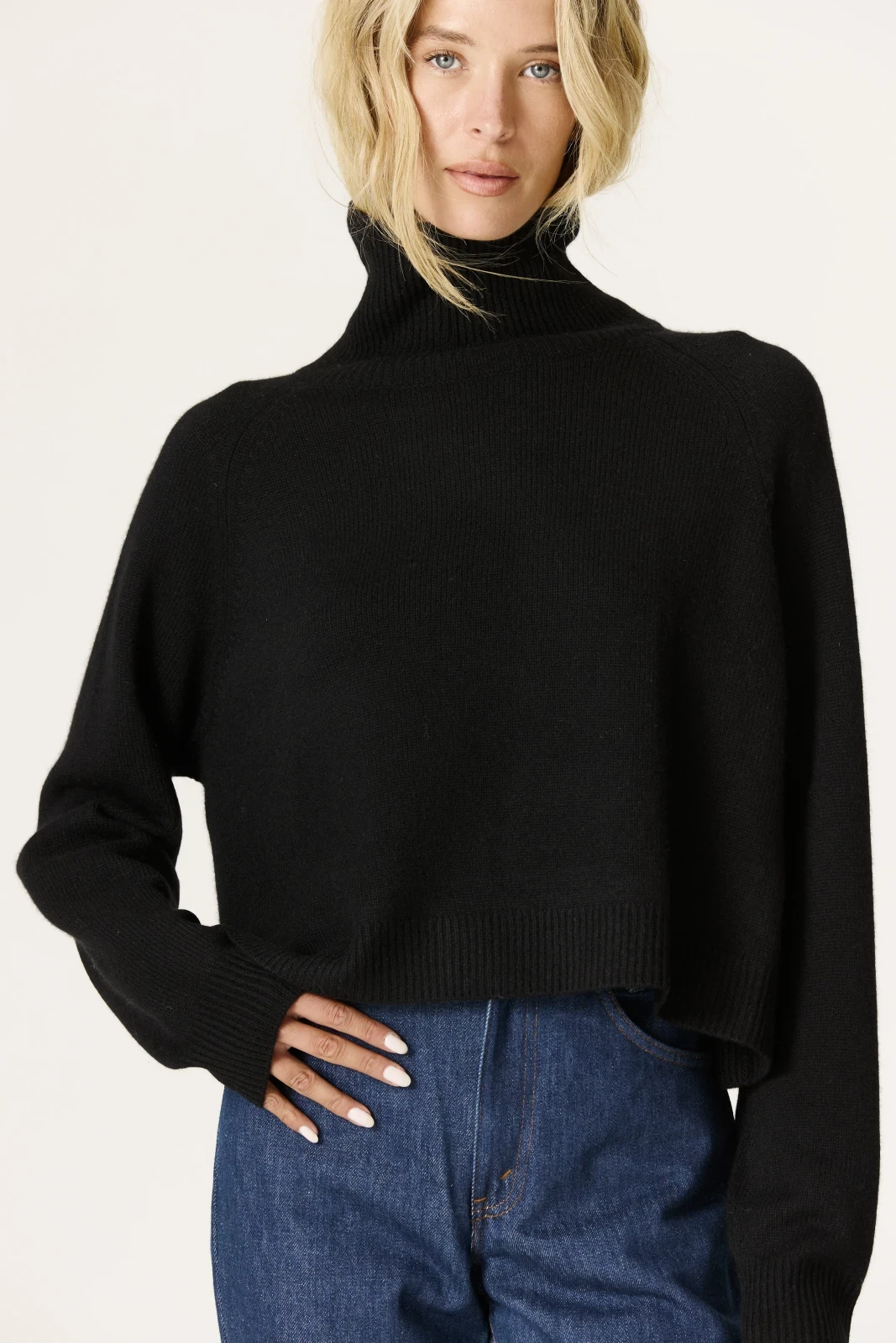 NOELLE TURTLENECK CASHMERE SWEATER - BLACK