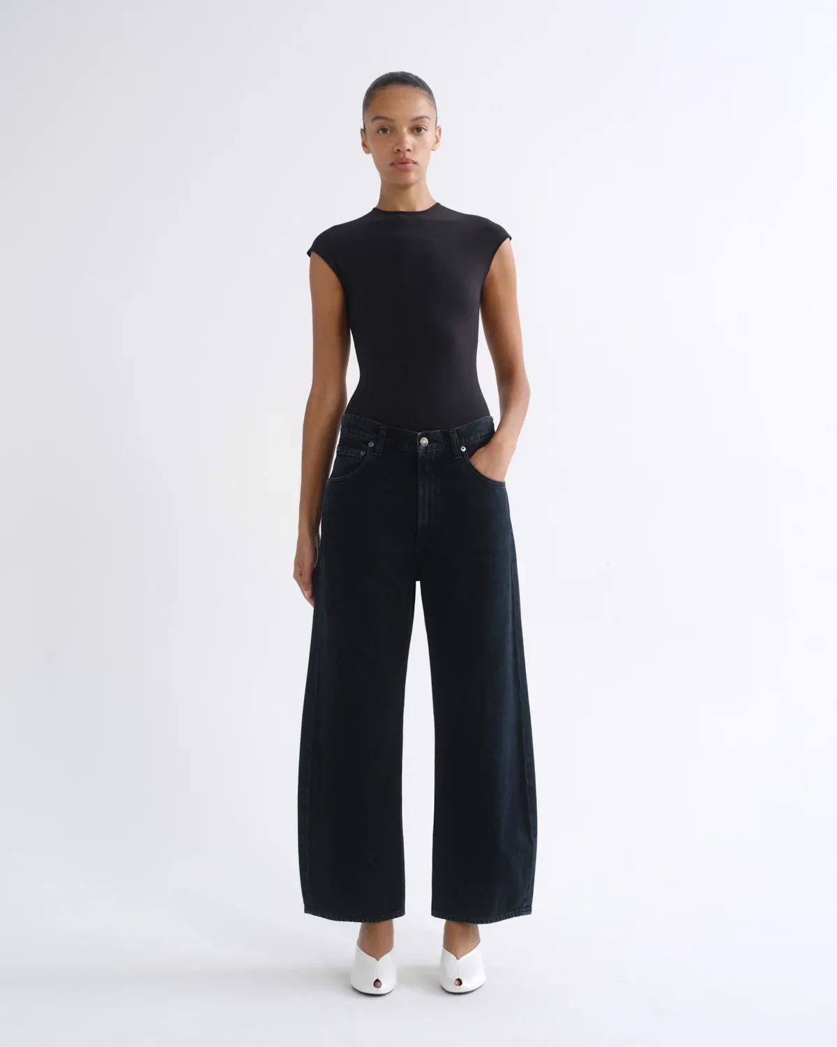 Low Curve Crop Jean (Weightless) in Crushed