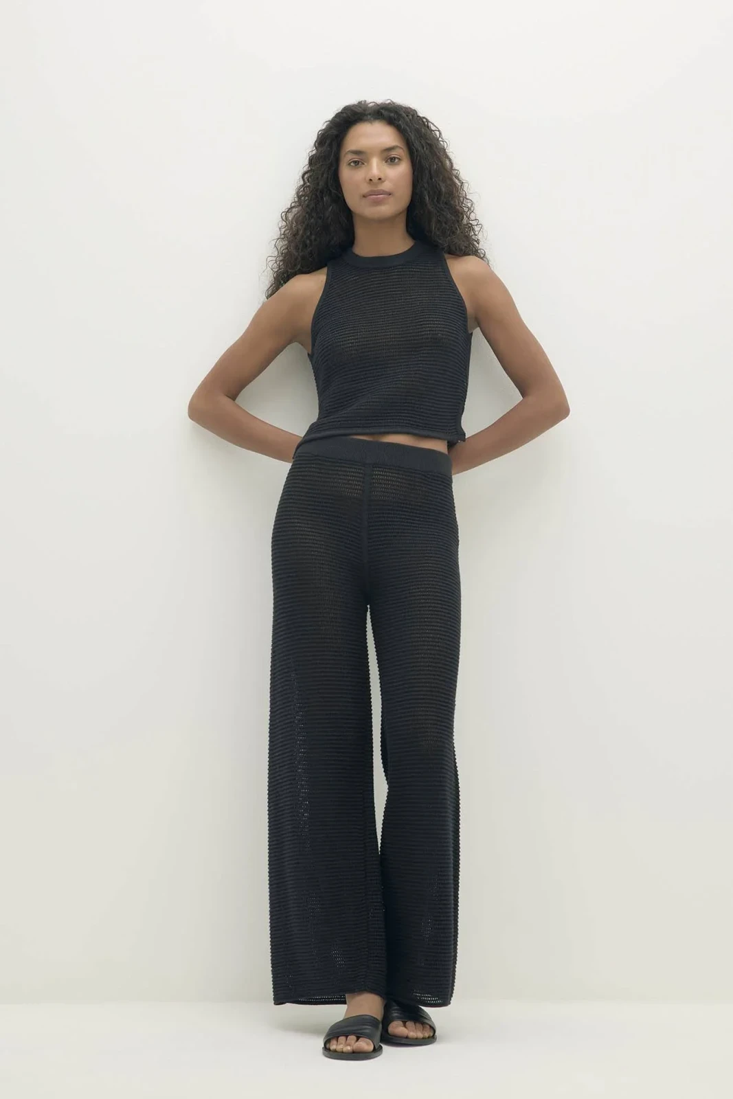 ESSENSE CREWNECK TANK - BLACK