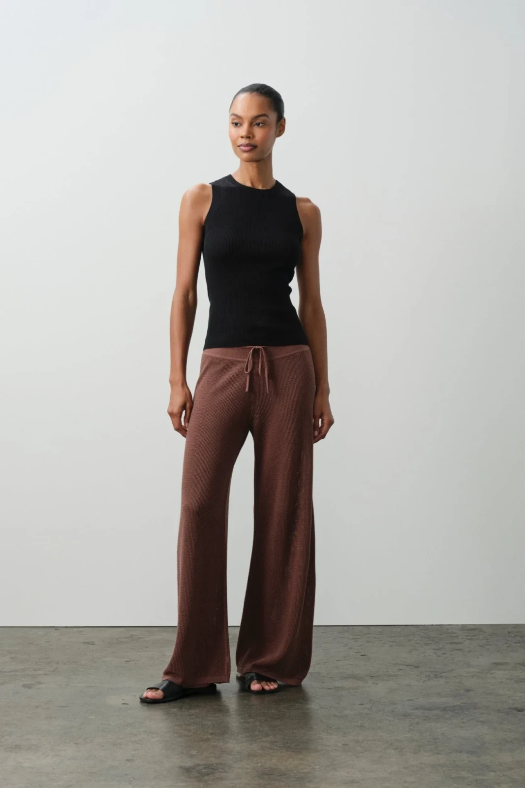 ALESSIA CREWNECK TANK - BLACK