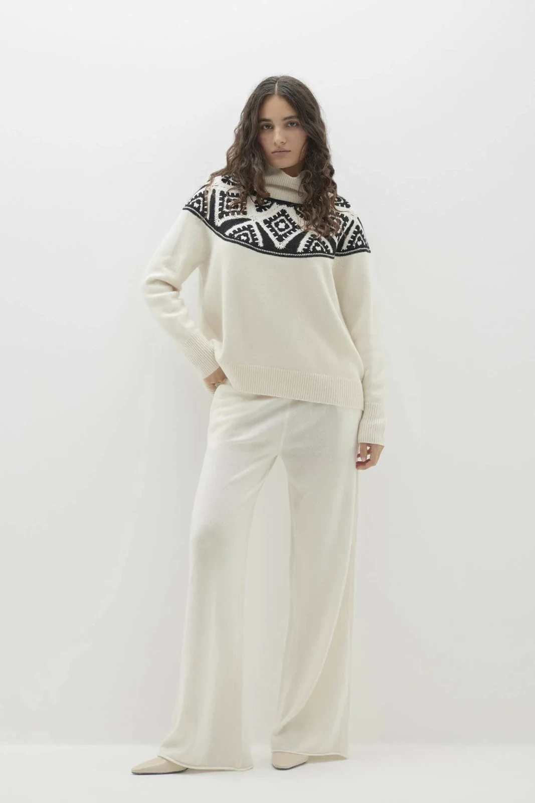 OONA CASHMERE TURTLENECK SWEATER - NATURAL/BLACK