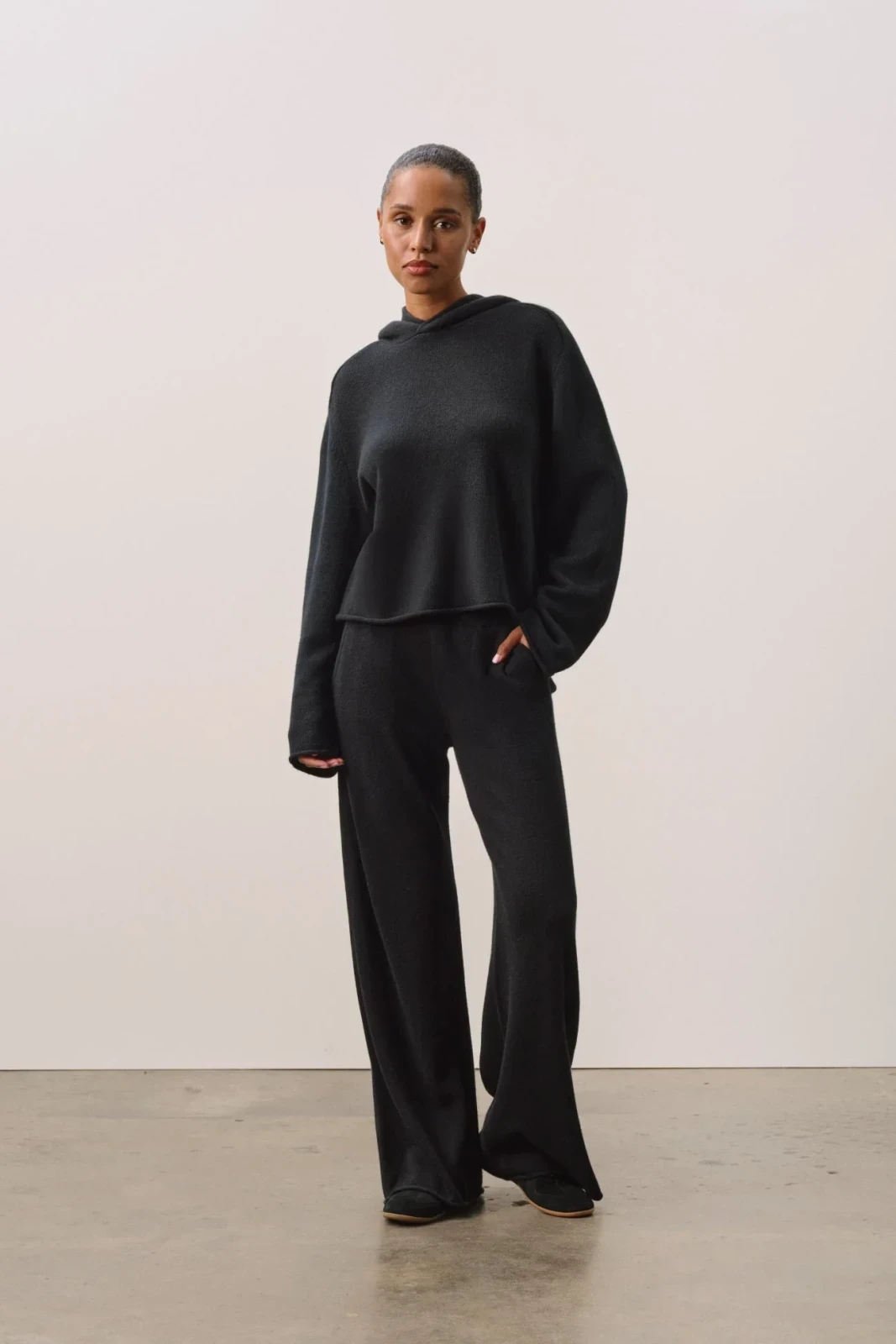MAI CASHMERE HOODIE - BLACK