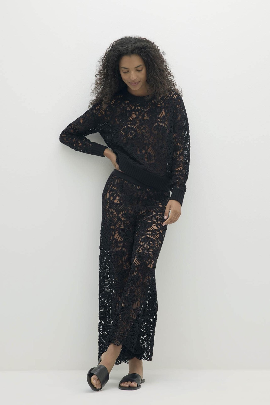 MONICA CROCHET CASHMERE CREWNECK - BLACK