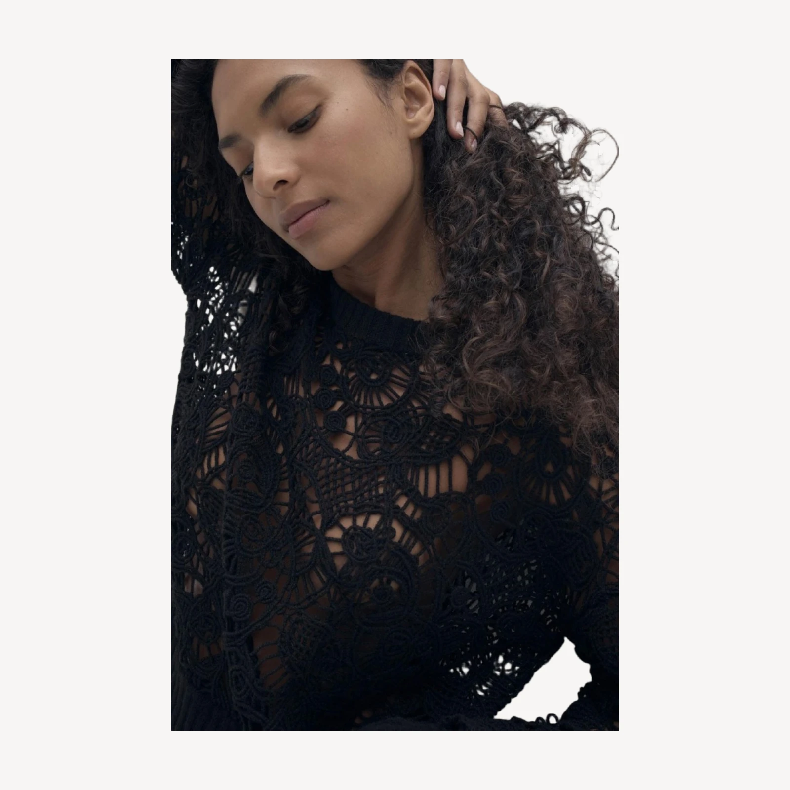 MONICA CROCHET CASHMERE CREWNECK - BLACK