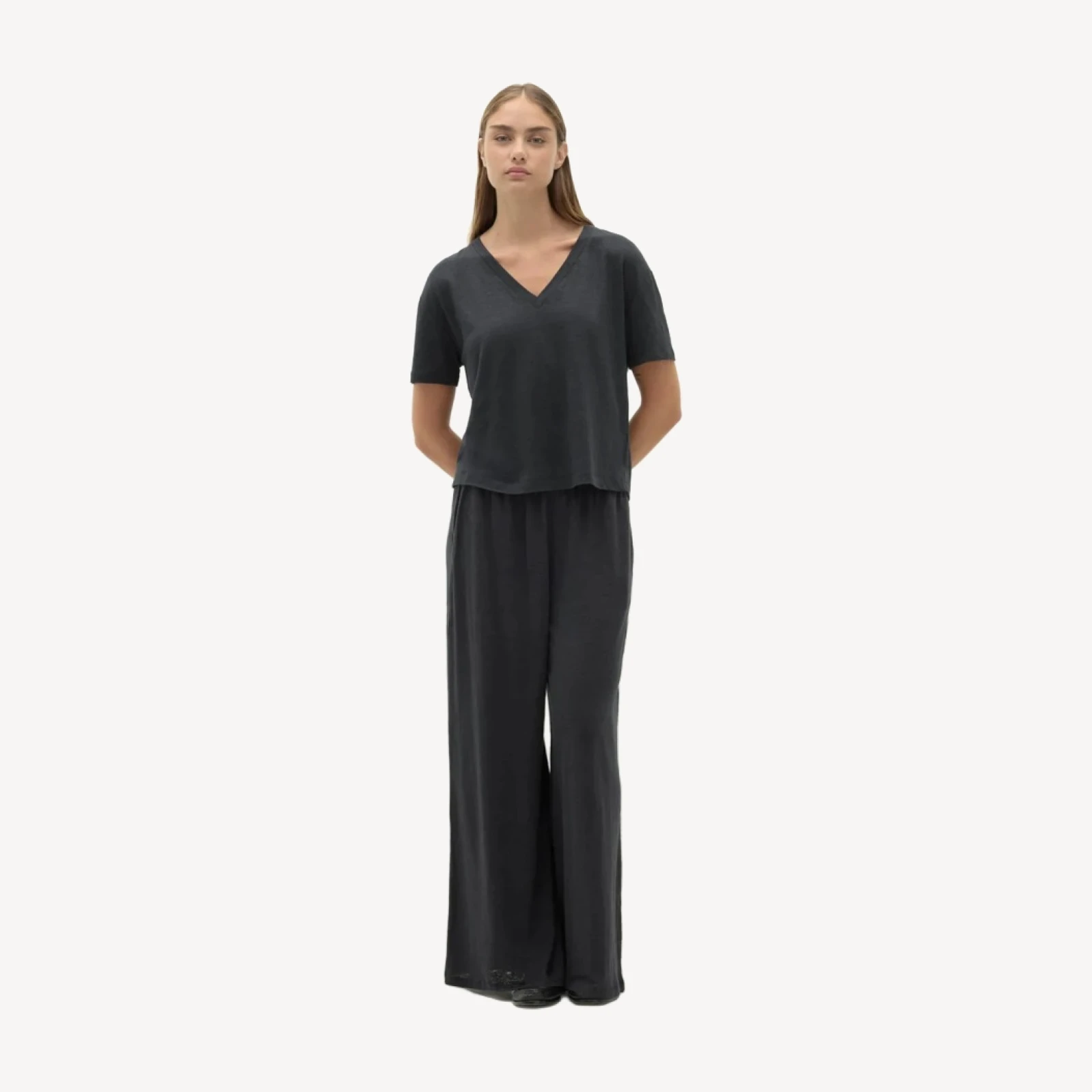 TAWNIE LINEN V-NECK TEE - BLACK