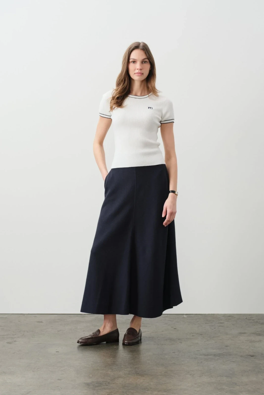 VICTORIA COTTON CASHMERE BABY TEE - ECRU/CLUB NAVY