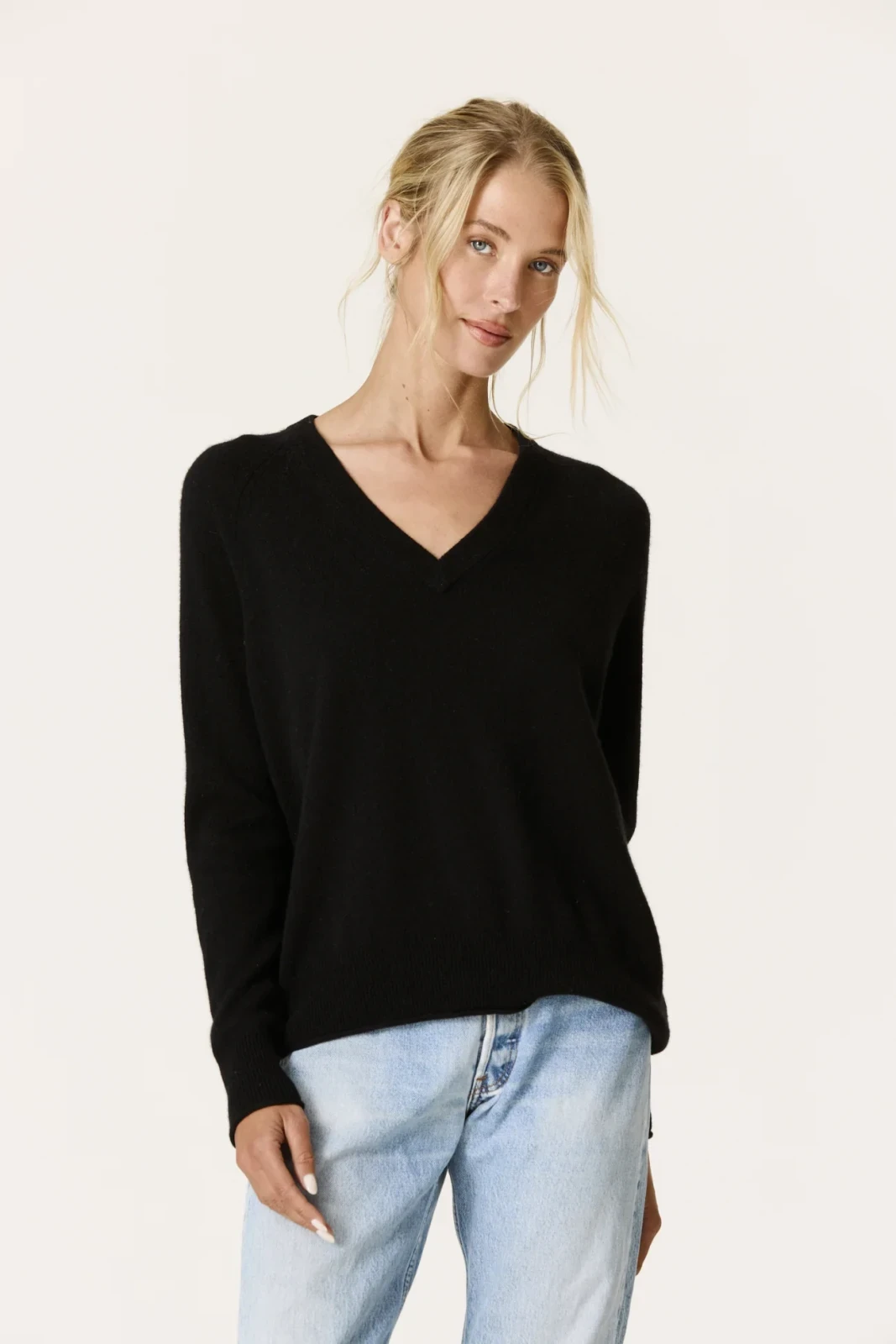 HARLYN CASHMERE V-NECK SWEATER - BLACK