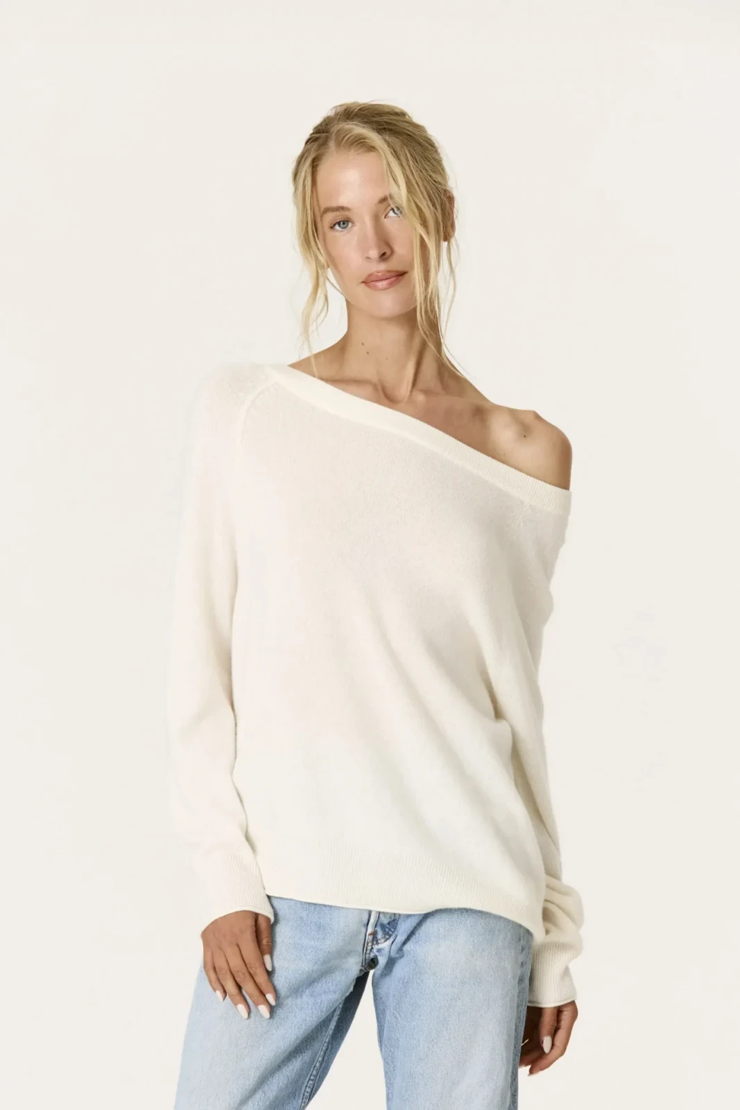 AZALEA CASHMERE OFF THE SHOULDER SWEATER - ECRU