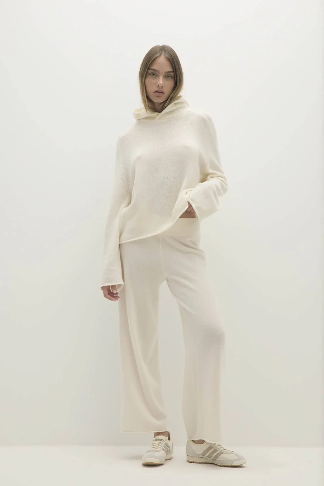 MAGLIA CON CAPPUCCIO MAI IN CASHMERE - ECRÙ