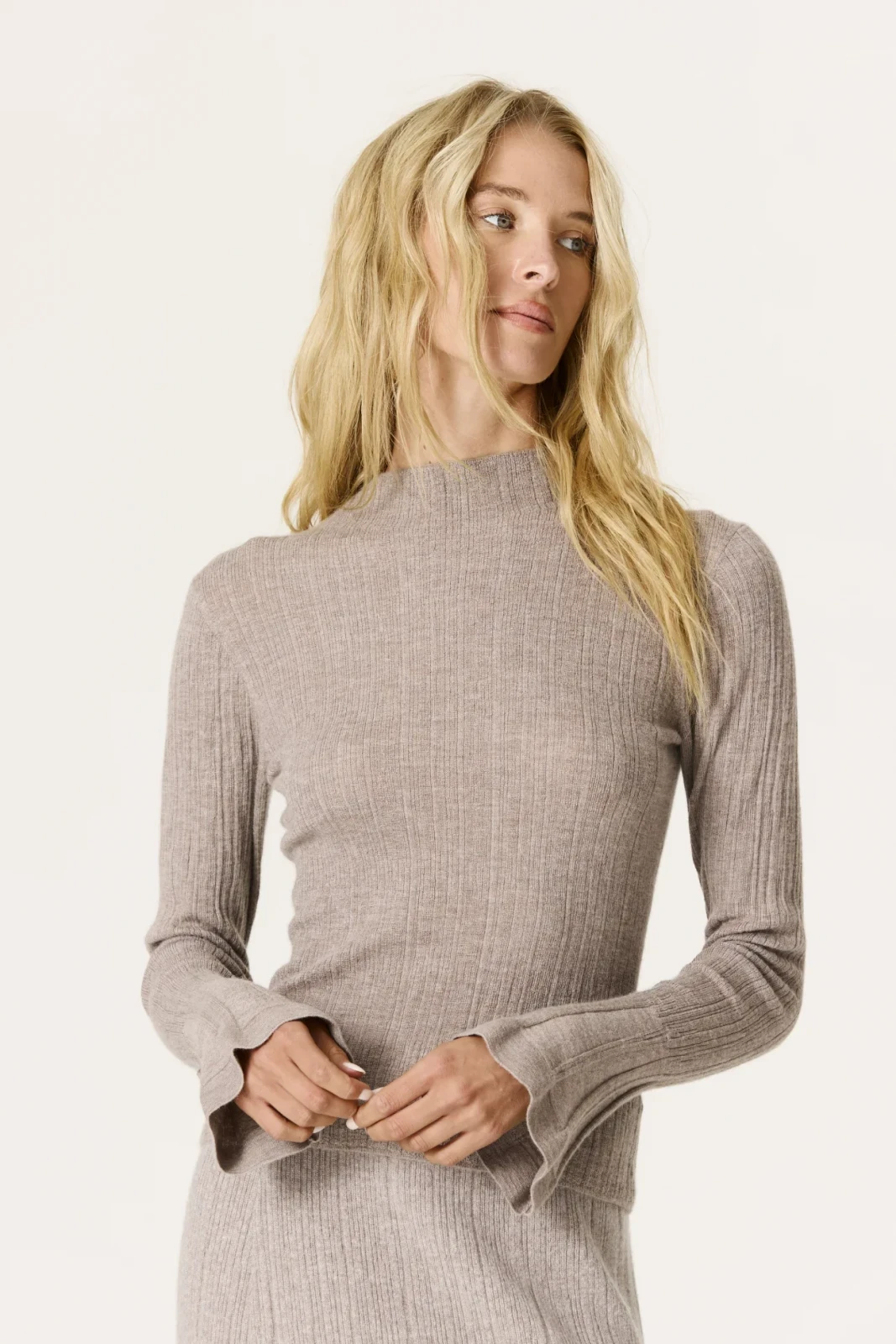 UMA CASHMERE MOCK NECK SWEATER - SMOKEY QUARTZ
