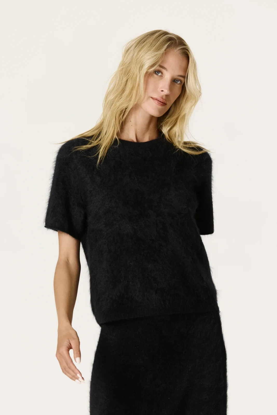 LEONA BRUSHED CASHMERE TEE - BLACK