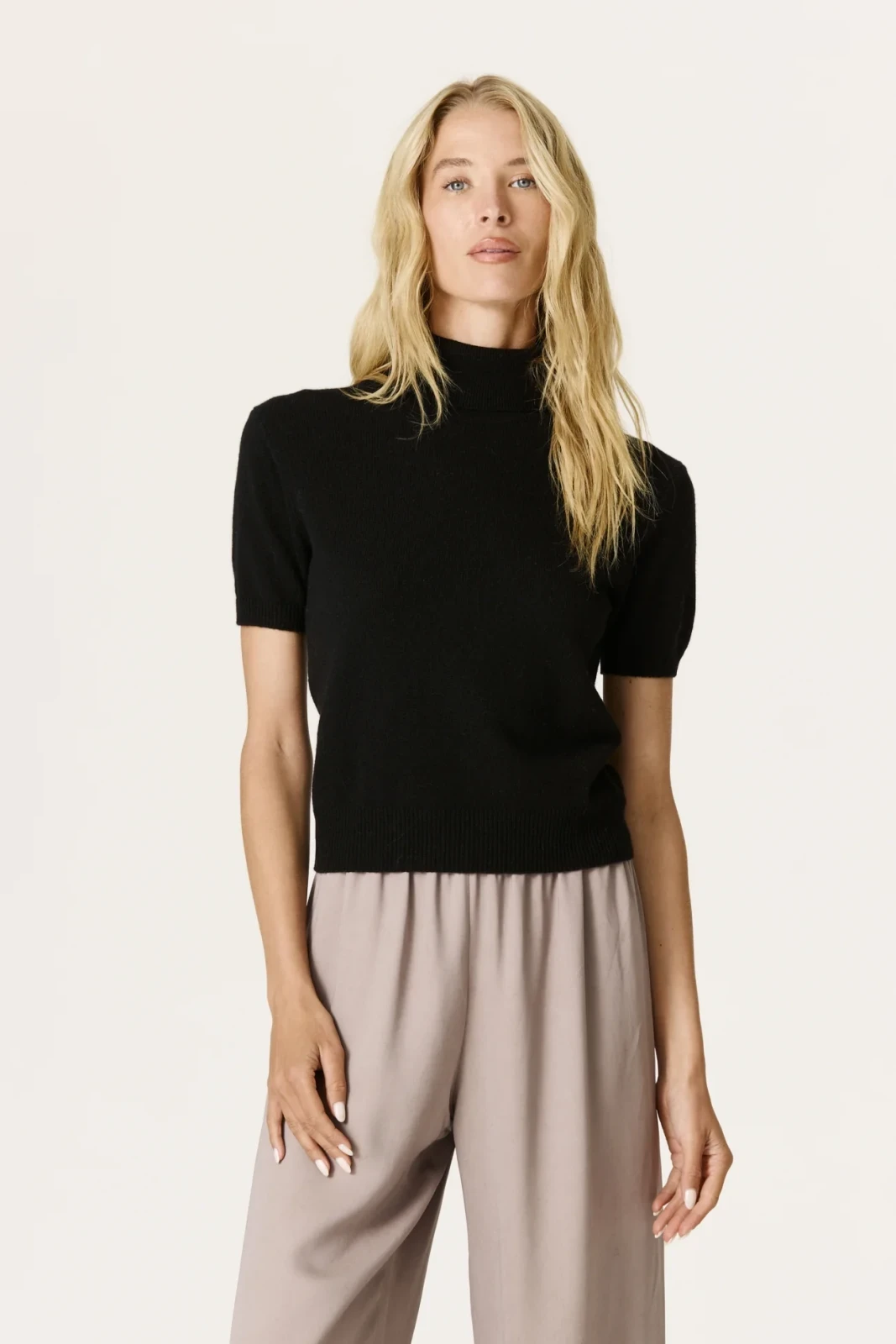 TAMSIN SHORT SLEEVE TURTLENECK - BLACK