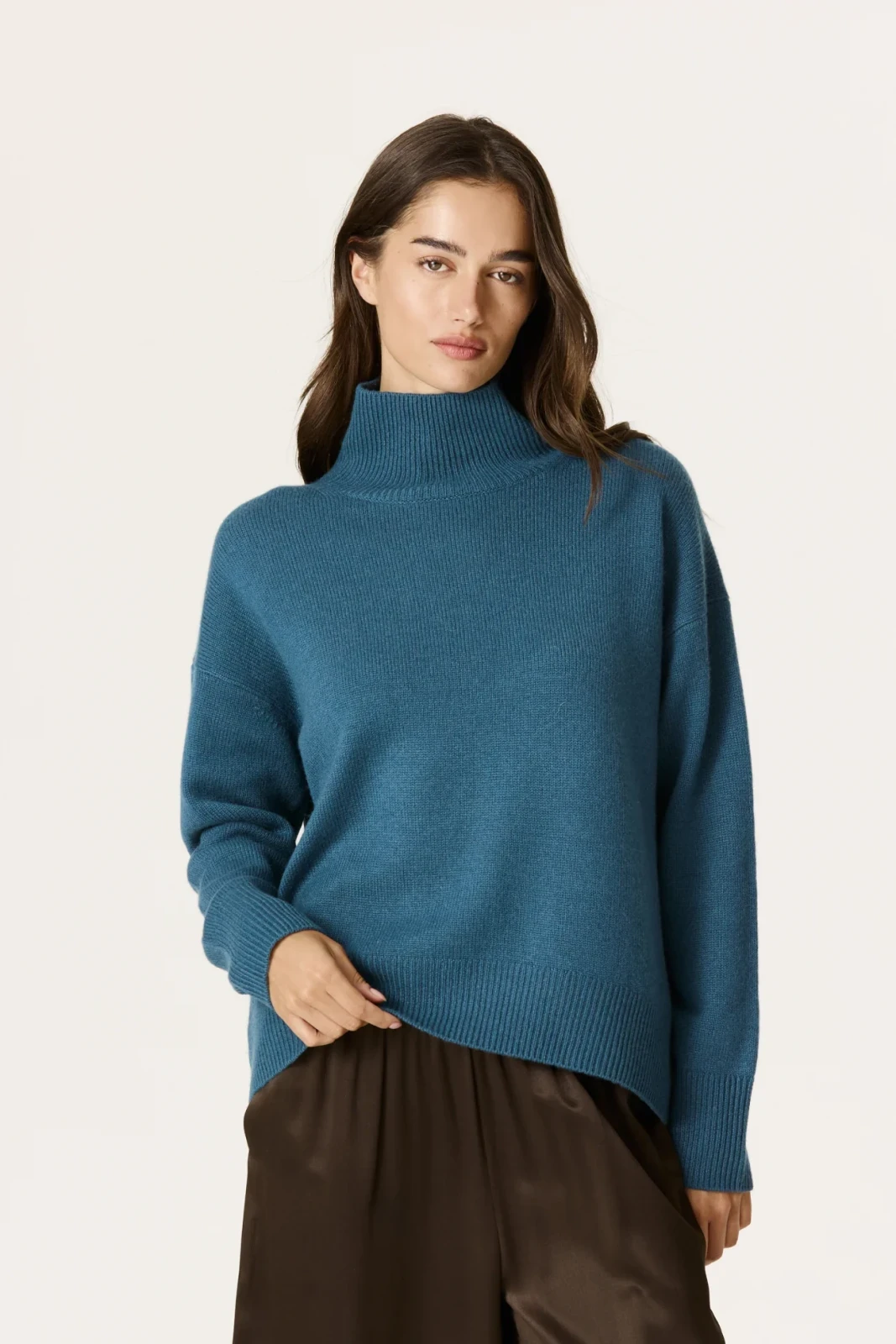JOSLYNNE OVERSIZED CASHMERE TURTLENECK - FRENCH TEAL