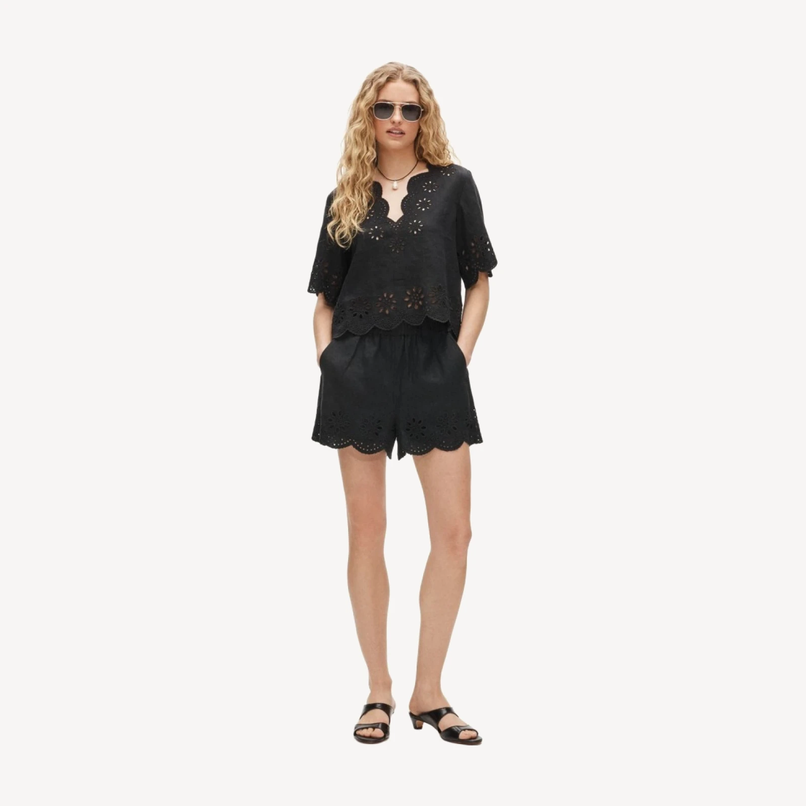 Tropez eyelet short in linen