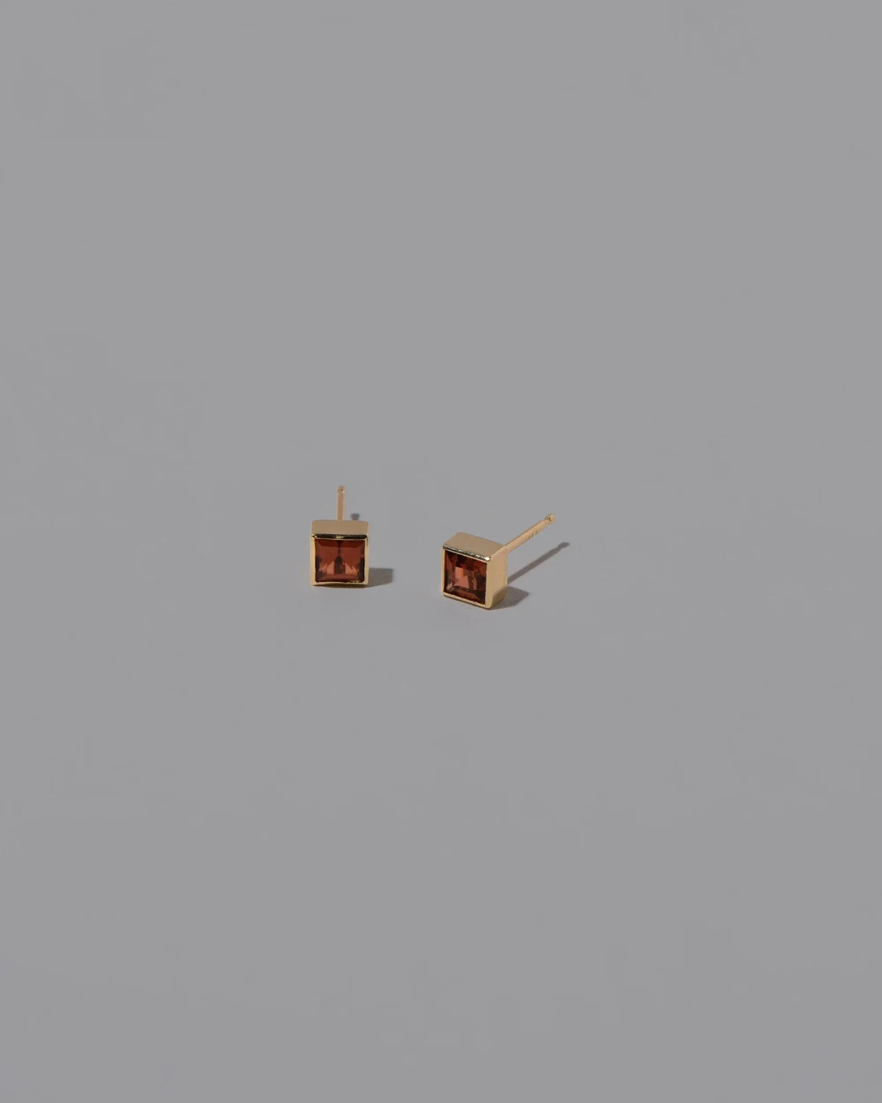 Square Frame Stud Earrings - Grand Anthill Garnet