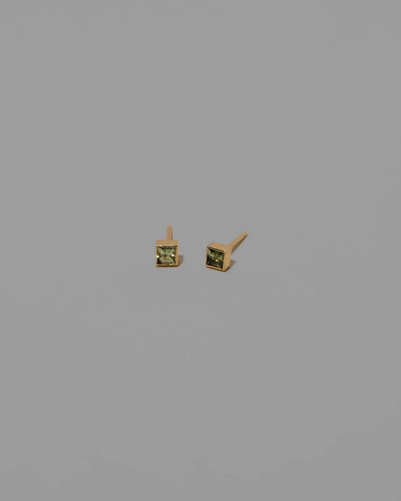 Square Frame Stud Earrings - Petite Bicolor Green Sapphire