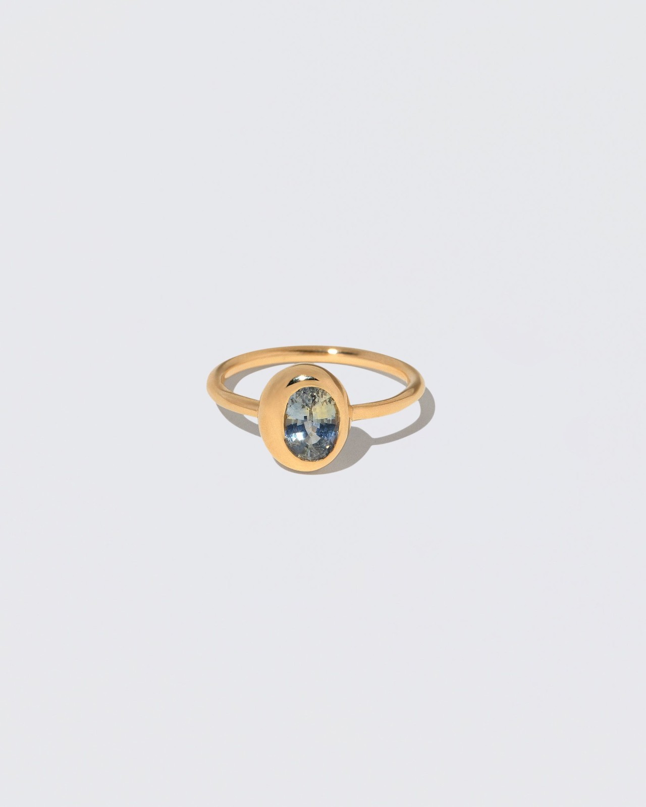 Precise Ring - Oval Bicolor Sapphire