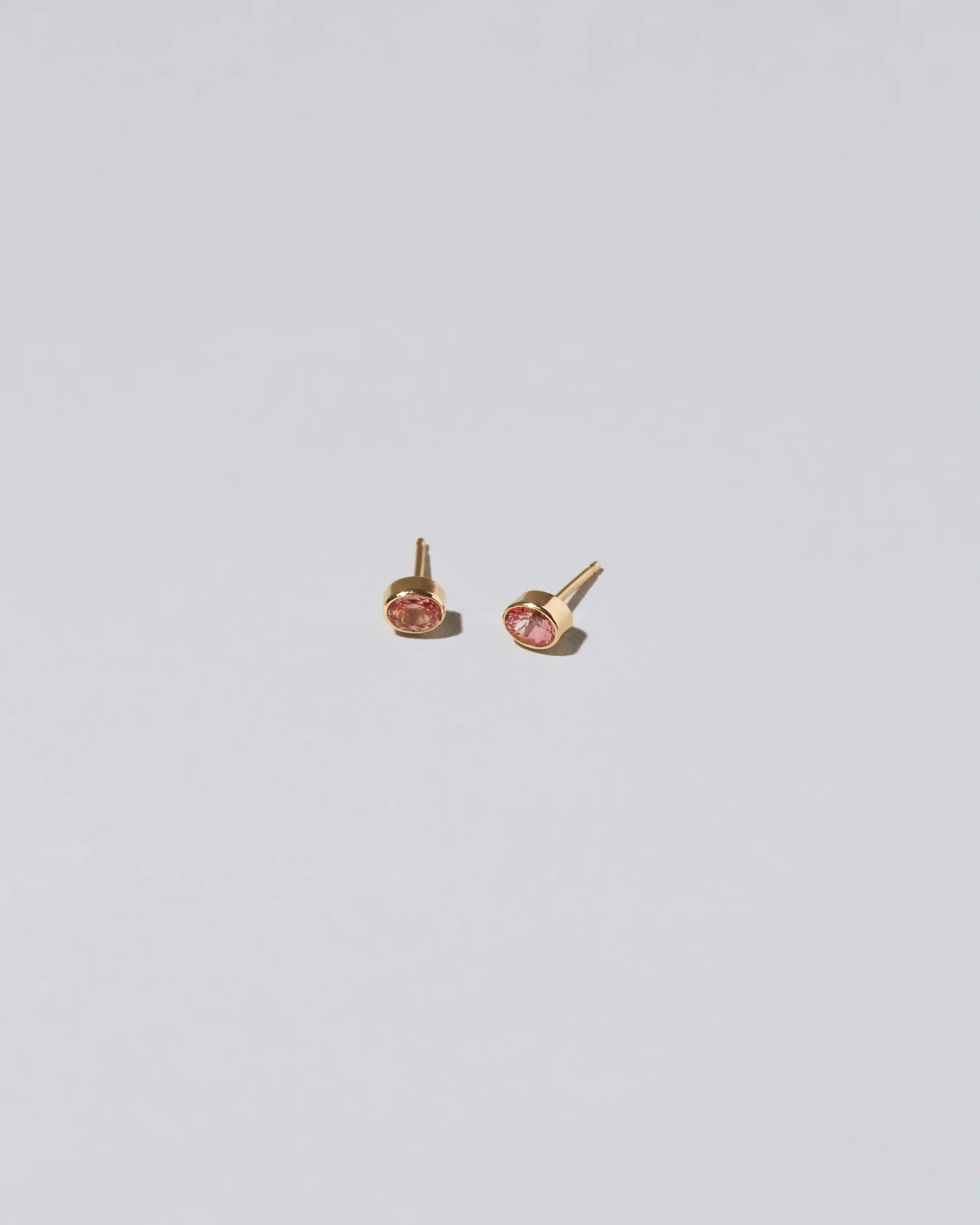 Oval Frame Stud Earrings - Pink Sapphire