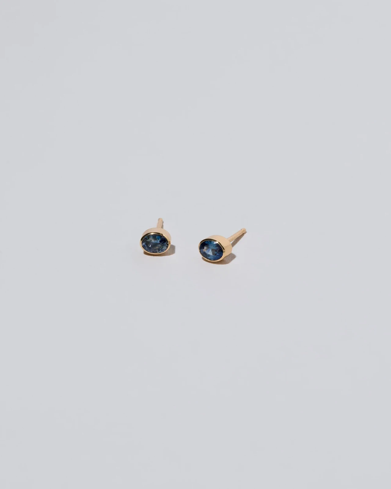 Oval Frame Stud Earrings - Sapphire