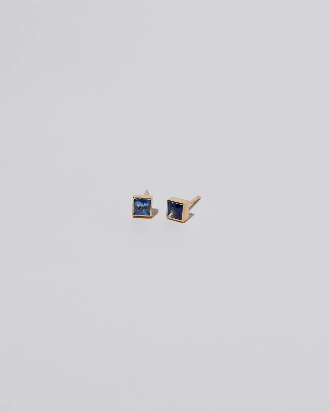 Square Frame Stud Earrings - Blue Sapphire