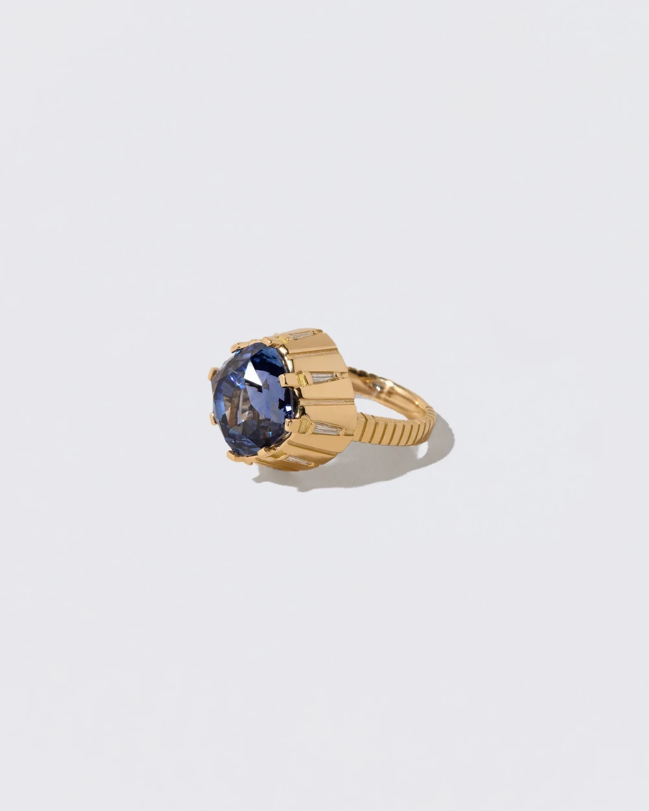 Alluim Ring