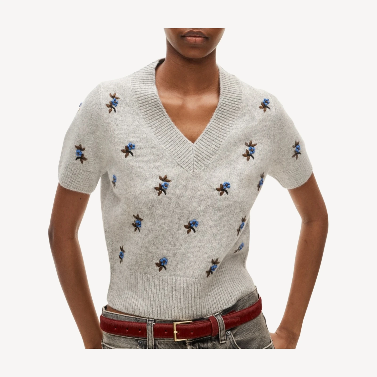 Short-sleeve V-neck sweater in vintage wool with floral embroidery