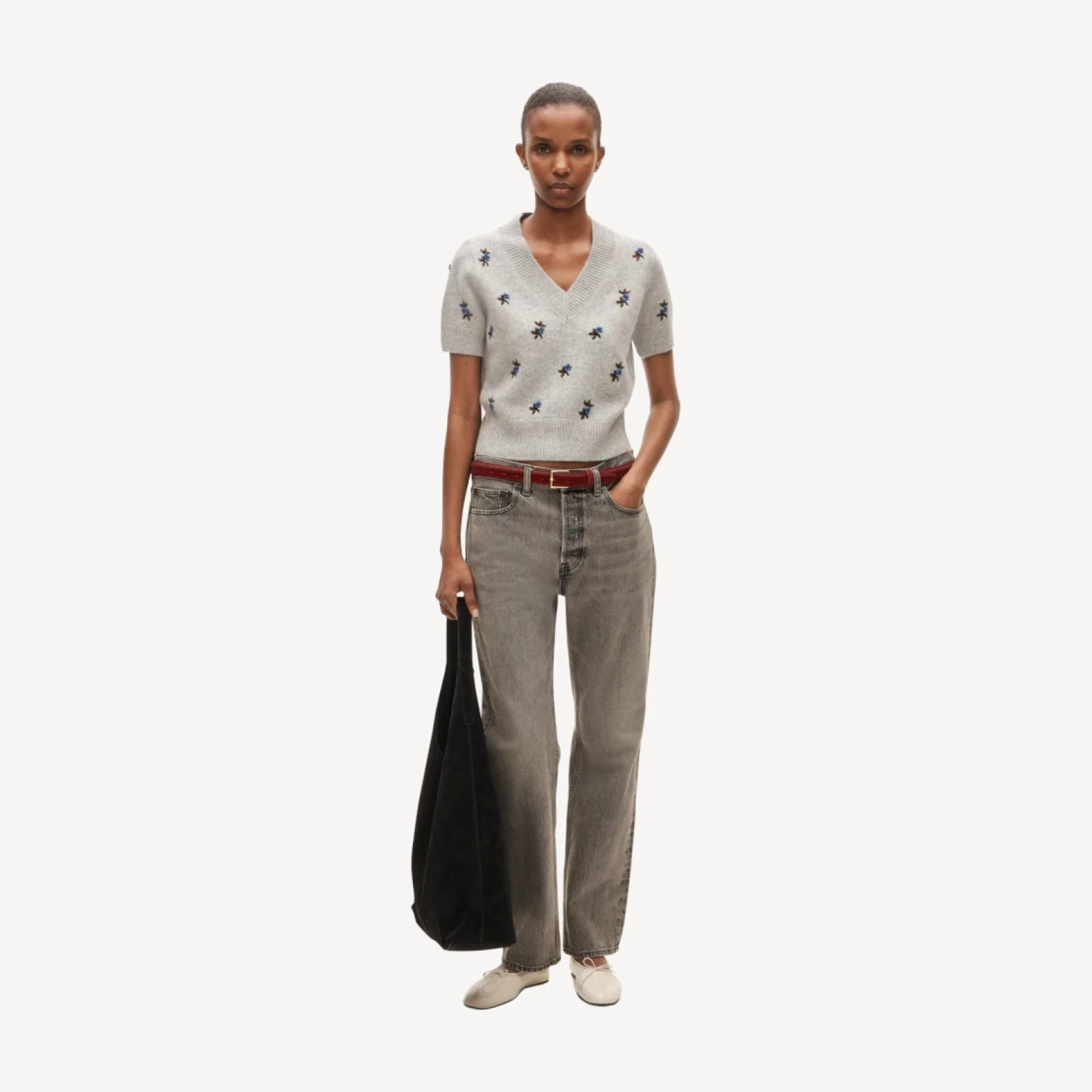 Short-sleeve V-neck sweater in vintage wool with floral embroidery