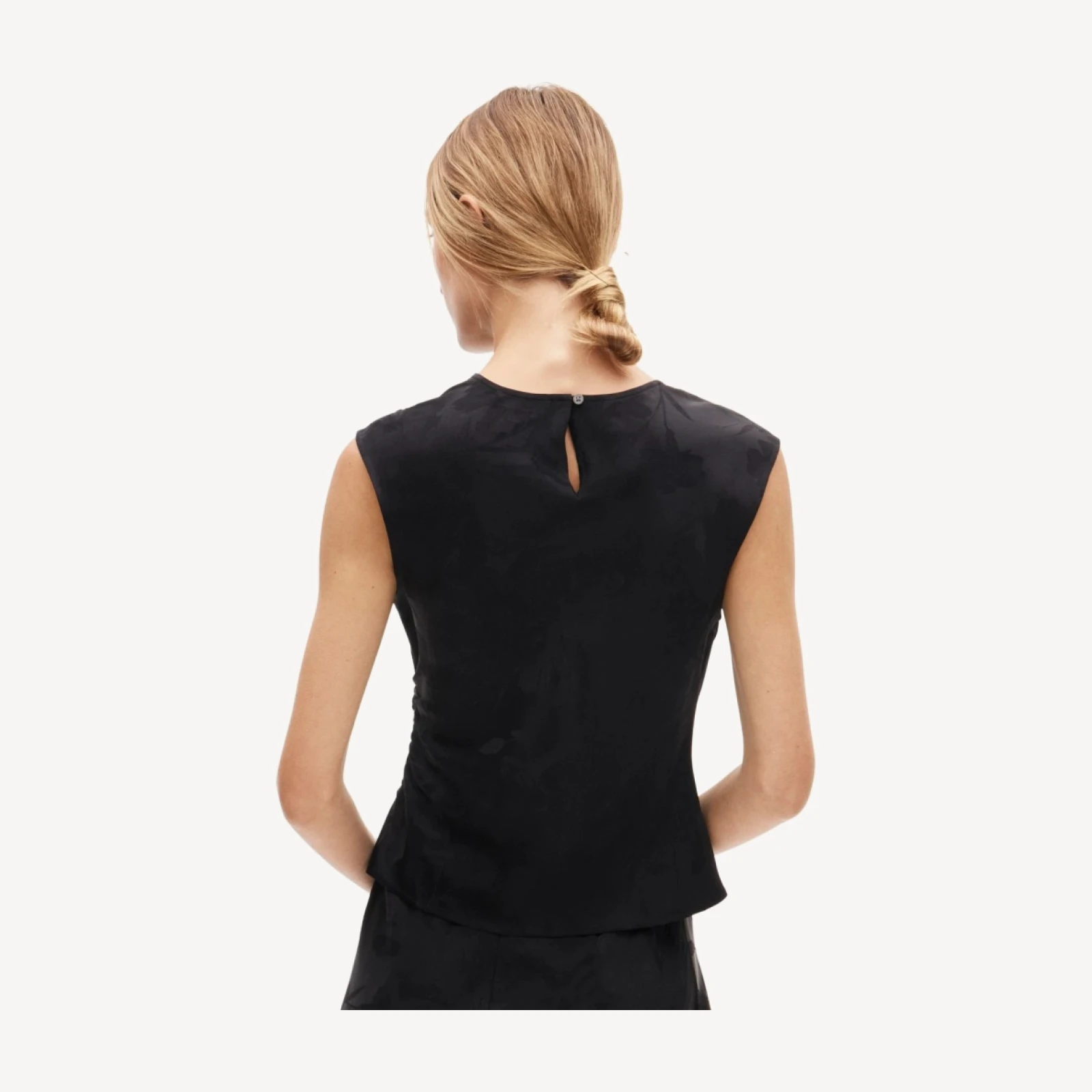 Cowlneck shell top in viscose jacquard