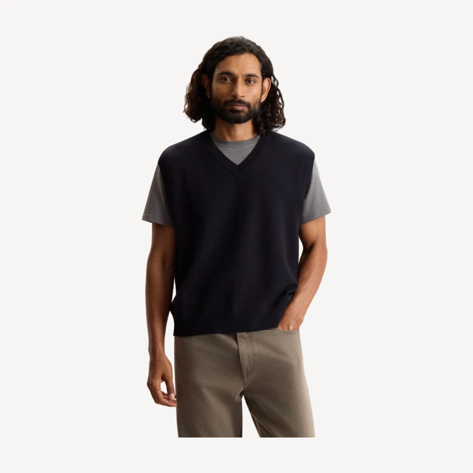 ESSENTIAL V-NECK VEST
