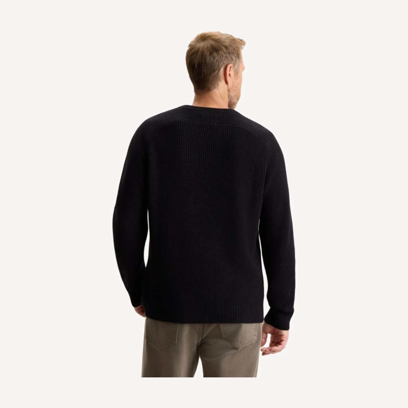 ESSENTIAL CREWNECK SWEATER