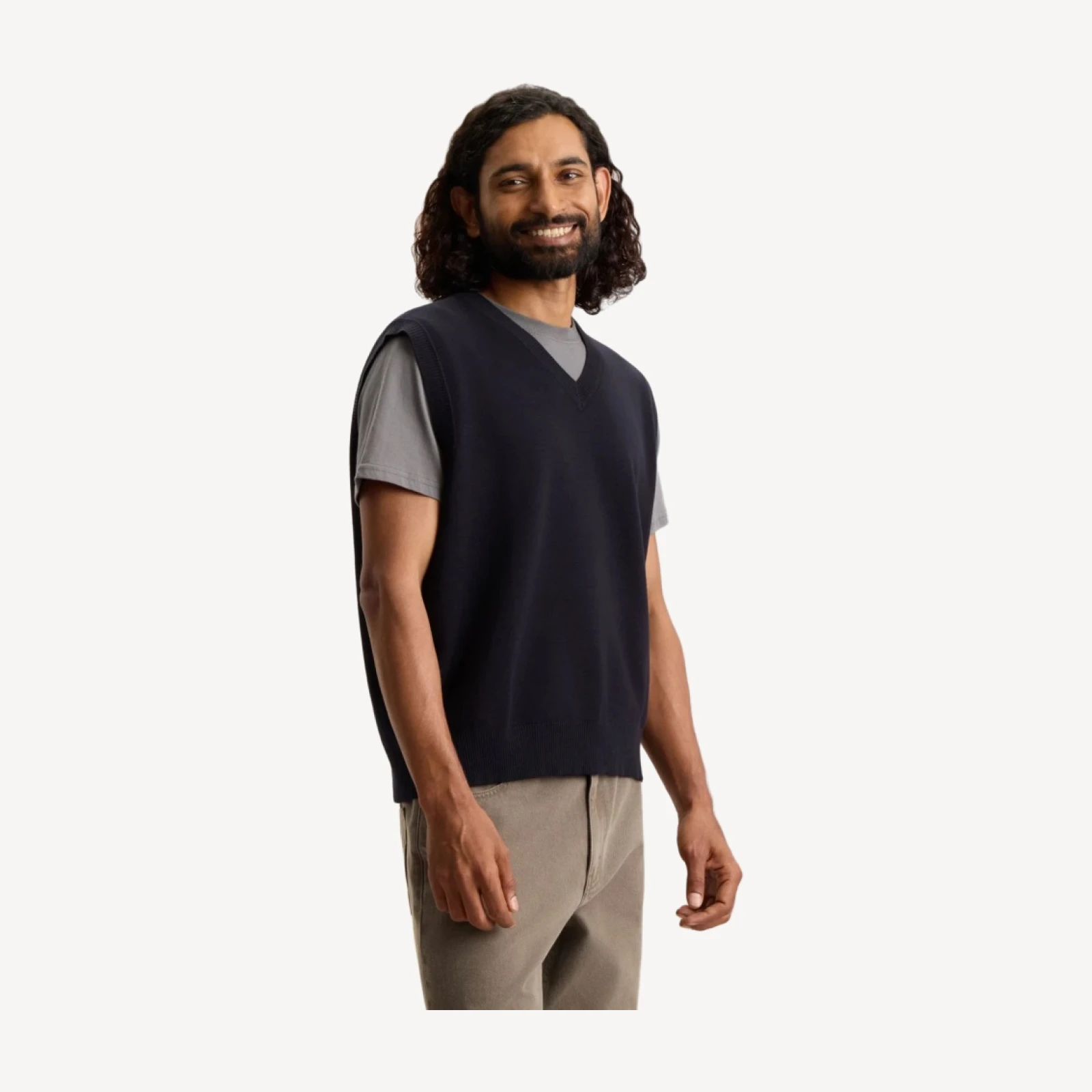 ESSENTIAL V-NECK VEST