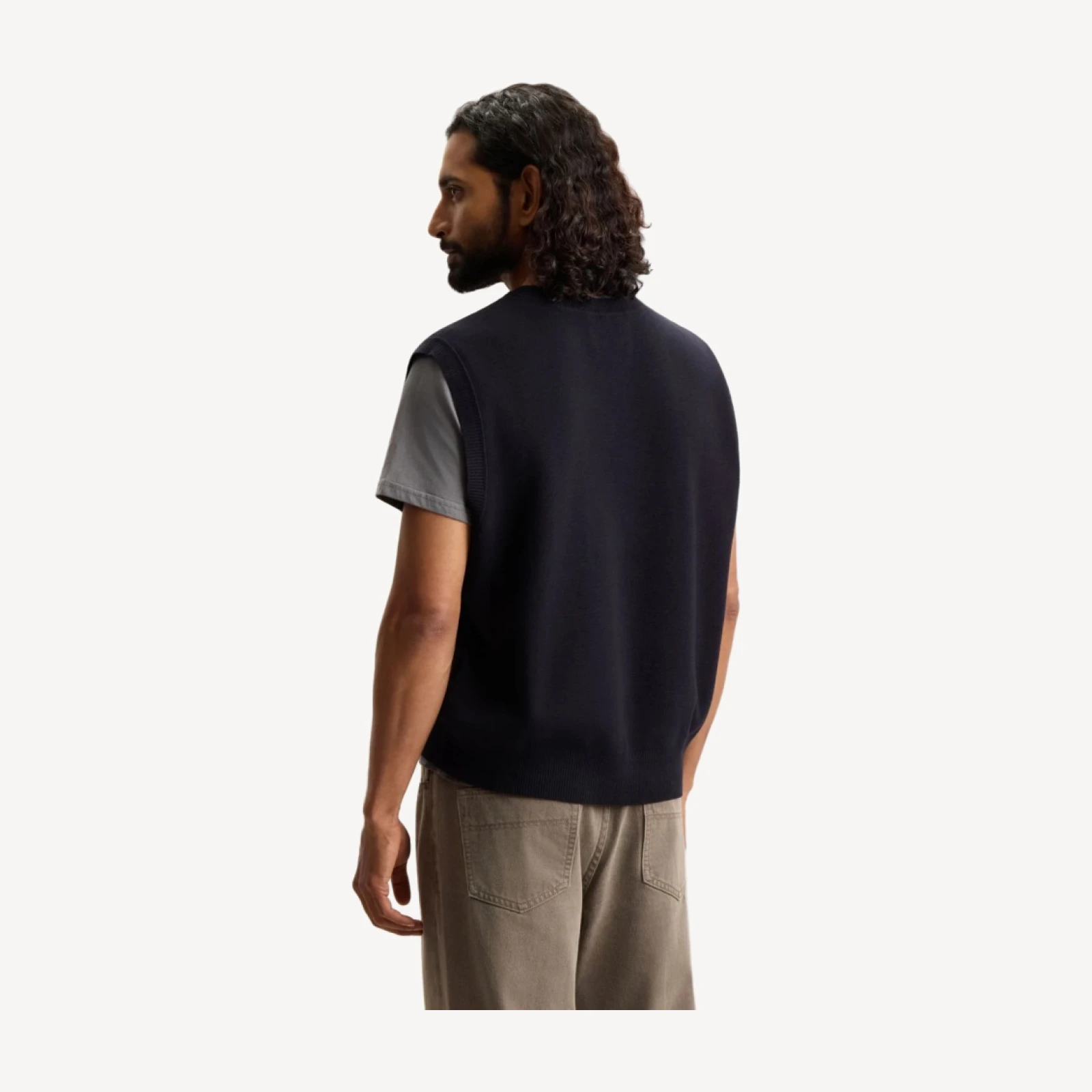 ESSENTIAL V-NECK VEST