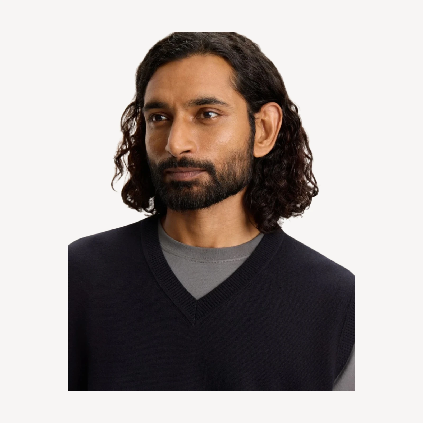 ESSENTIAL V-NECK VEST