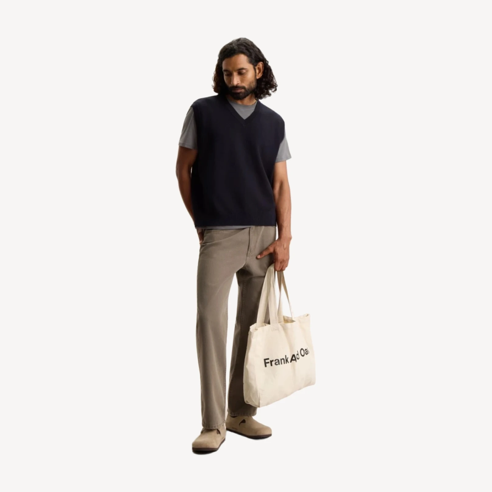 ESSENTIAL V-NECK VEST