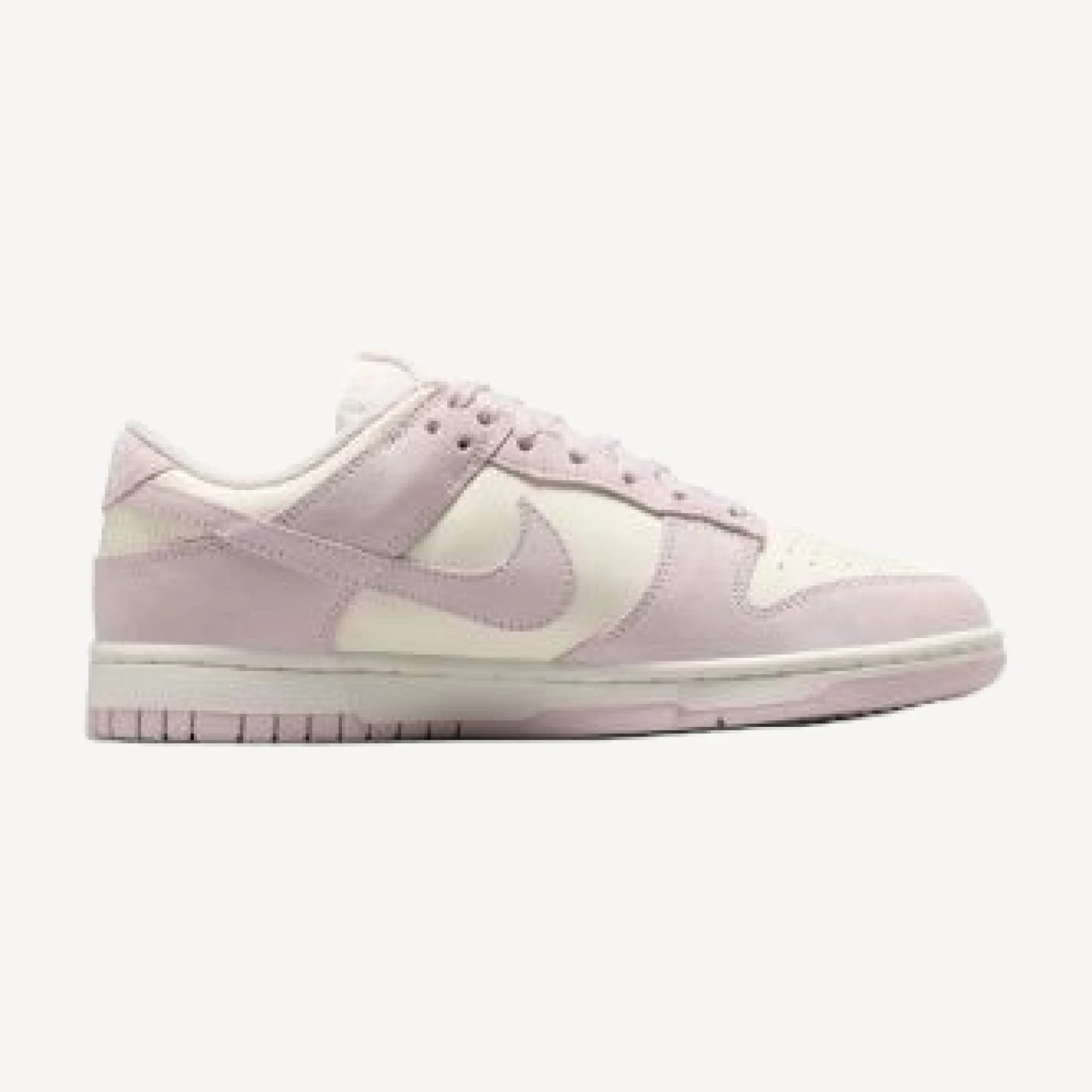 Nike Women's Nike Dunk Low Top Sneakers