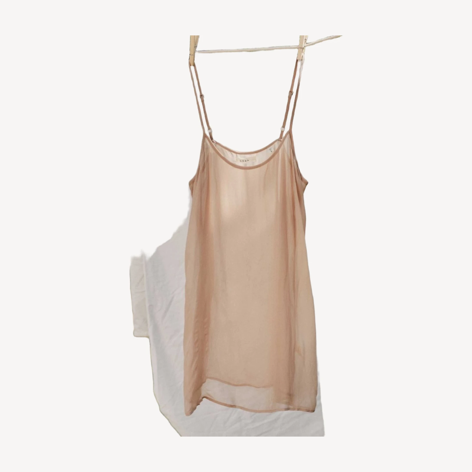 SHORT SCOOP NECK SLIP -- CONCH