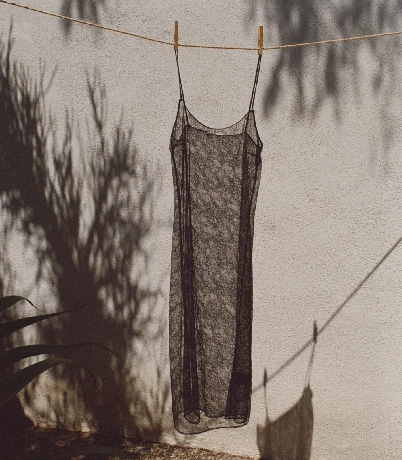 AMEDINE SLIP -- BLACK