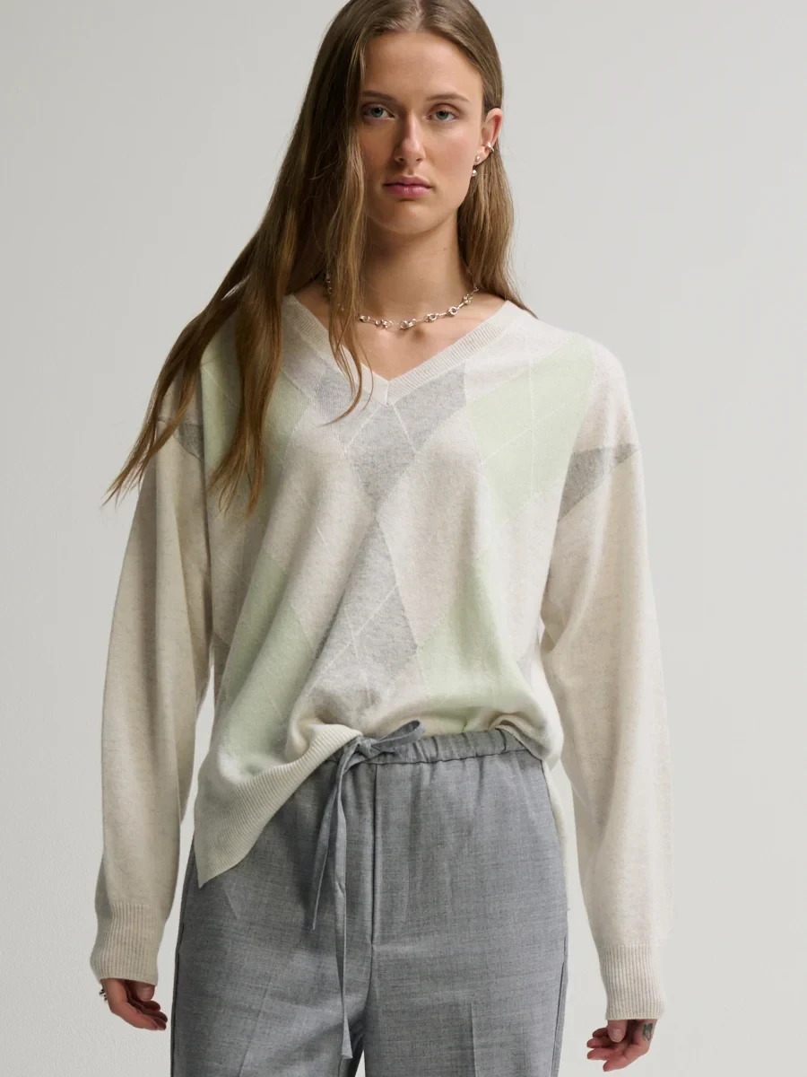 ARGYLE CASHMERE VEE