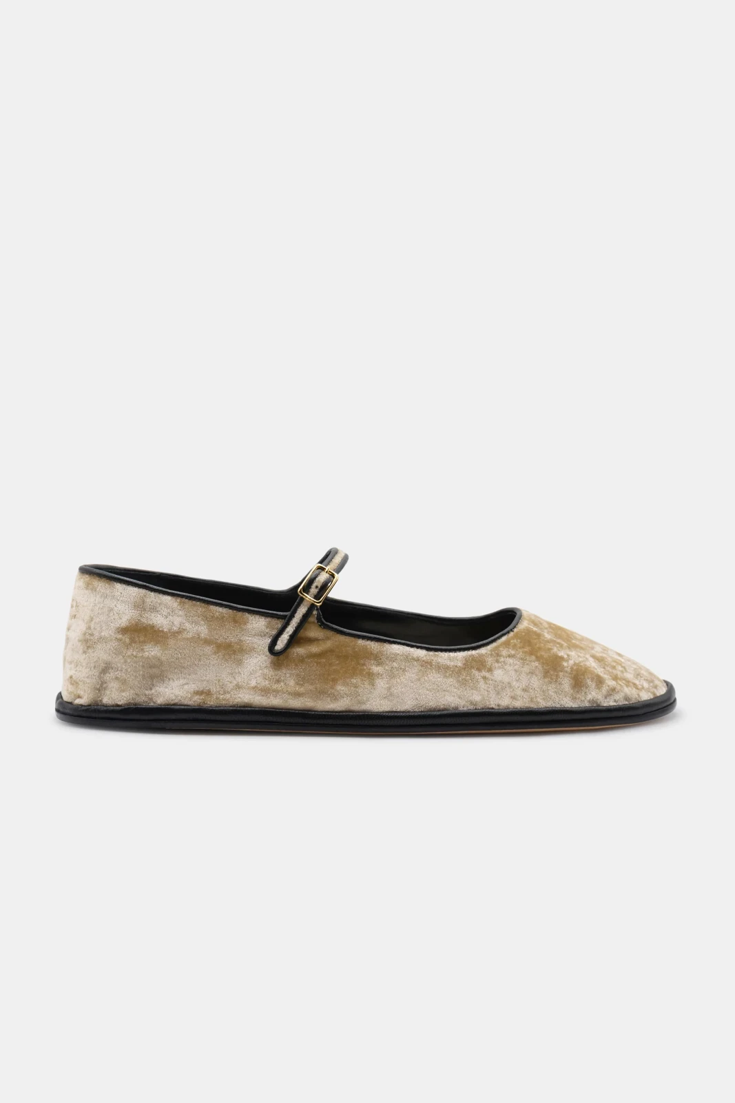 Salomé in Champagne Velvet