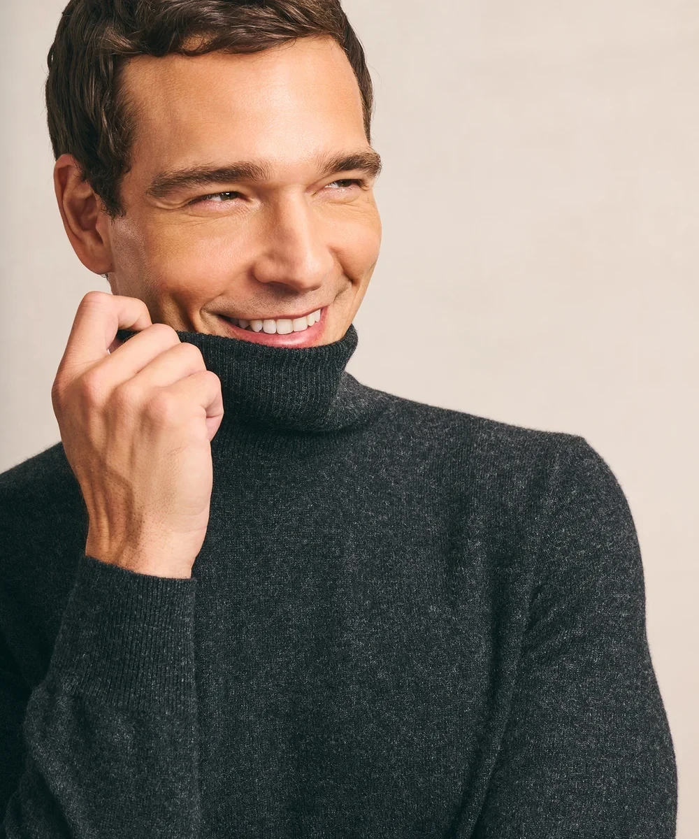 Signature Cashmere Turtleneck
